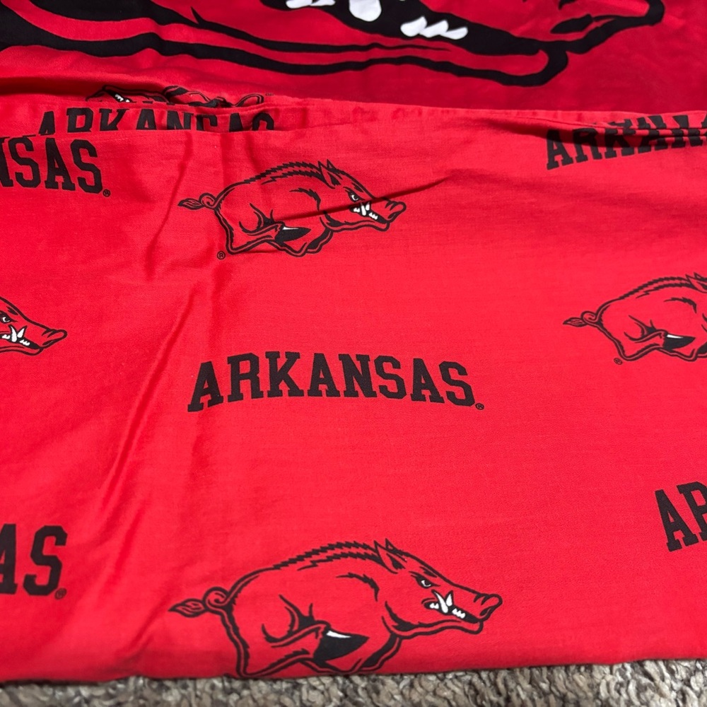 Arkansas Razorbacks sheet set and comforter- size King - Picture 2 of 2